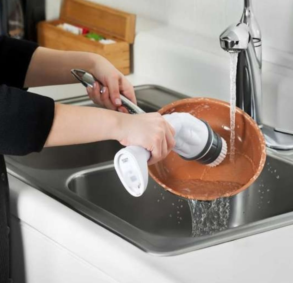 Perie electrica cu capete rotative si acumulator pentru indepartarea calcarului