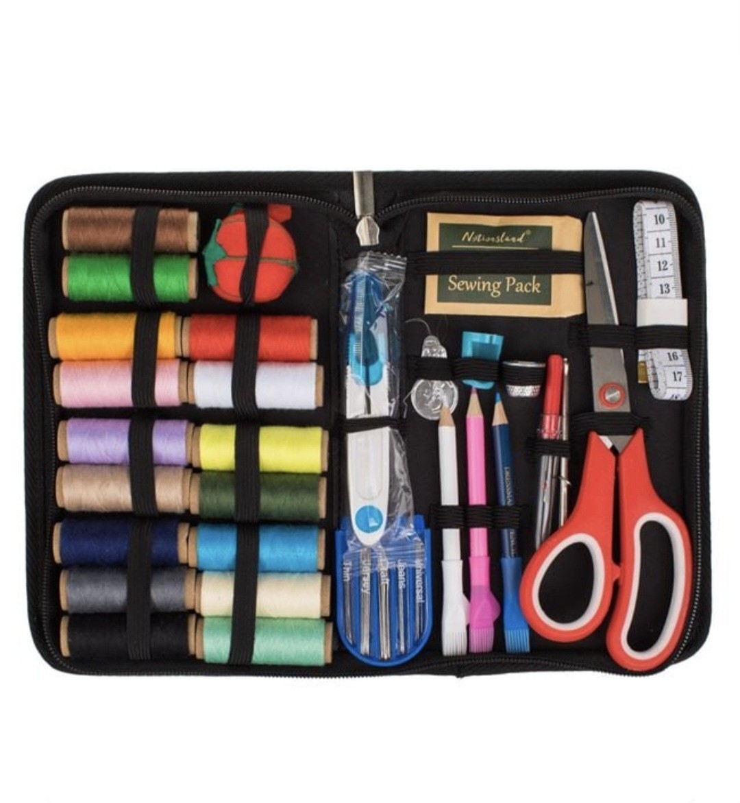 Set Croitorie cu Bobine & Accesorii in Husa Neagra Floral 13x3.5x22cm - 30 piese